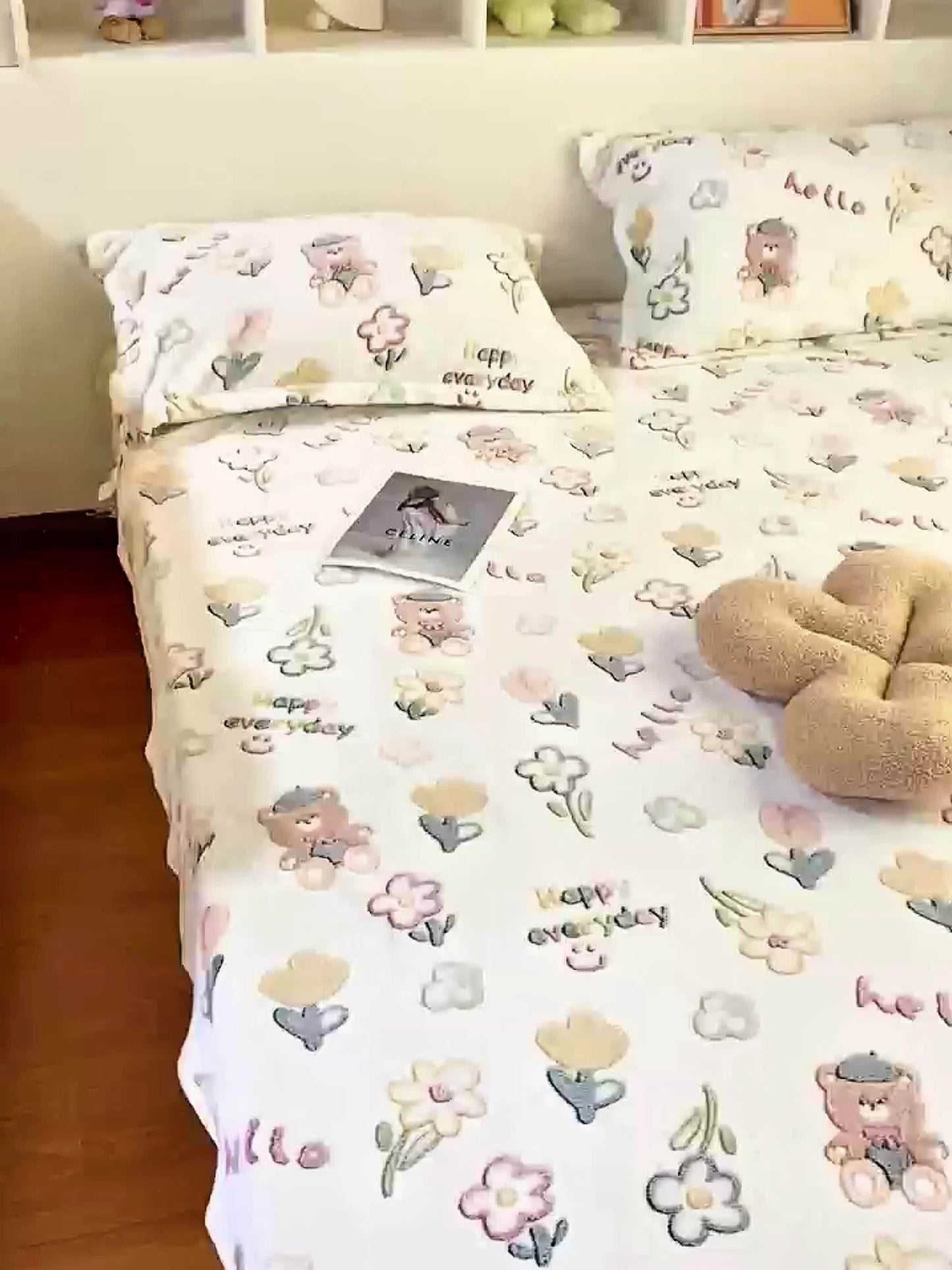 Contemporary Style Snowflake Fleece Blanket